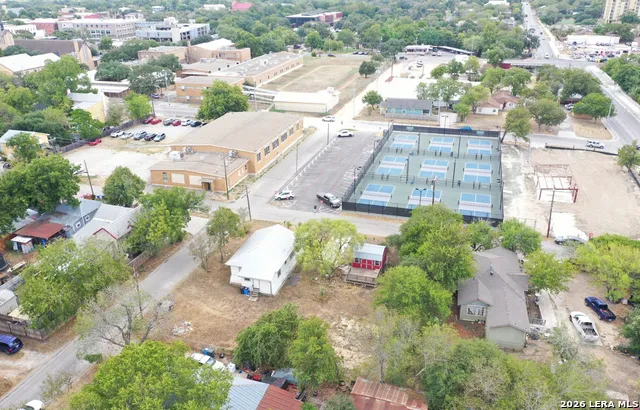 404 W Walnut Seguin, TX 78155