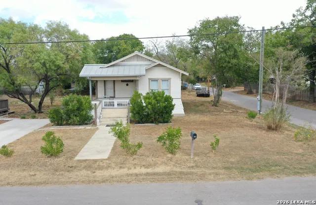 404 W Walnut Seguin, TX 78155