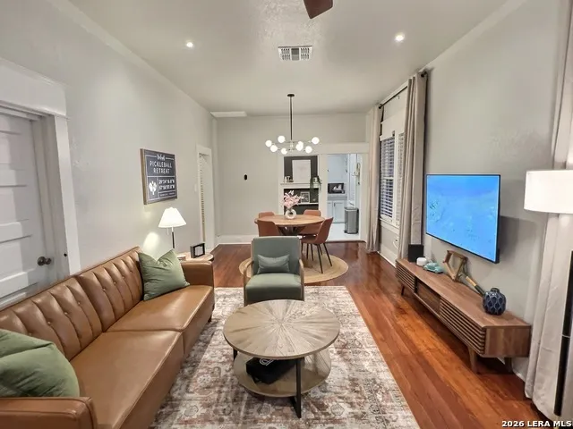404 W Walnut Seguin, TX 78155