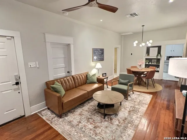 404 W Walnut Seguin, TX 78155