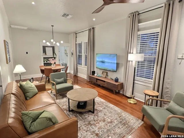 404 W Walnut Seguin, TX 78155
