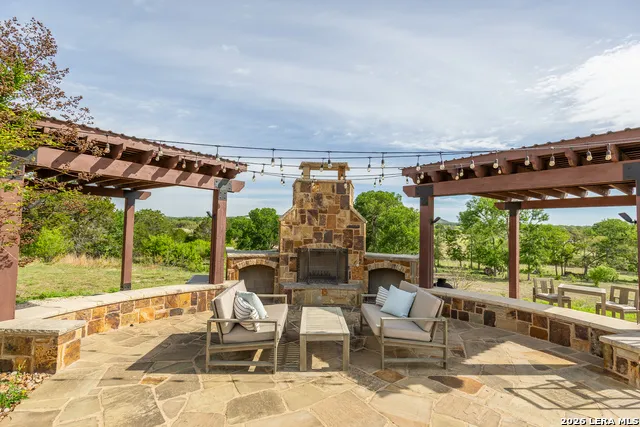 395 Bluff Creek Center Point, TX 78010