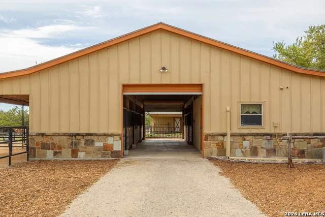 395 Bluff Creek Center Point, TX 78010