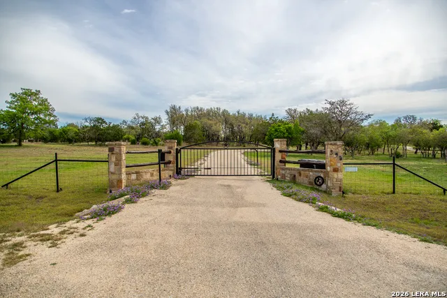 395 Bluff Creek Center Point, TX 78010