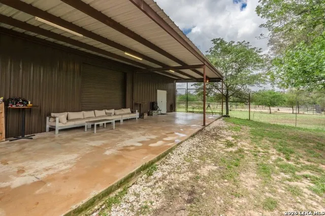 24 Sir David Ln Poteet, TX 78065