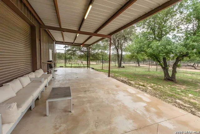 24 Sir David Ln Poteet, TX 78065