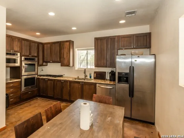 24 Sir David Ln Poteet, TX 78065