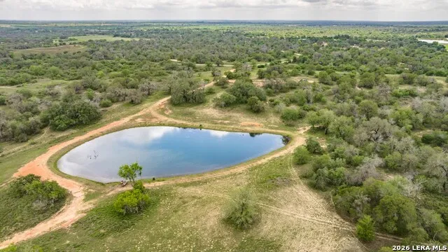 24 Sir David Ln Poteet, TX 78065