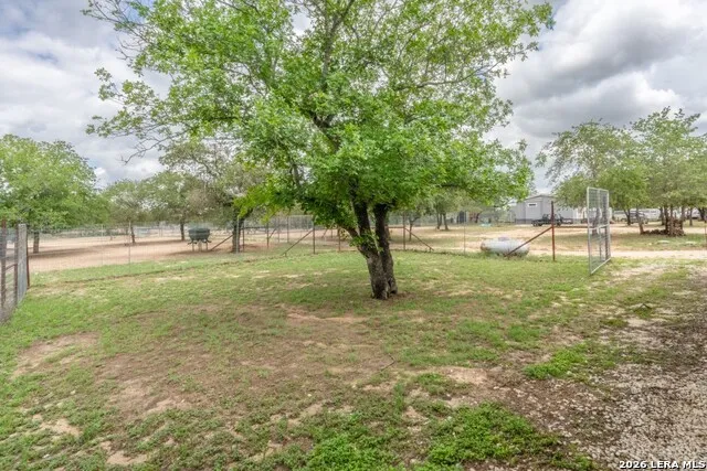 24 Sir David Ln Poteet, TX 78065