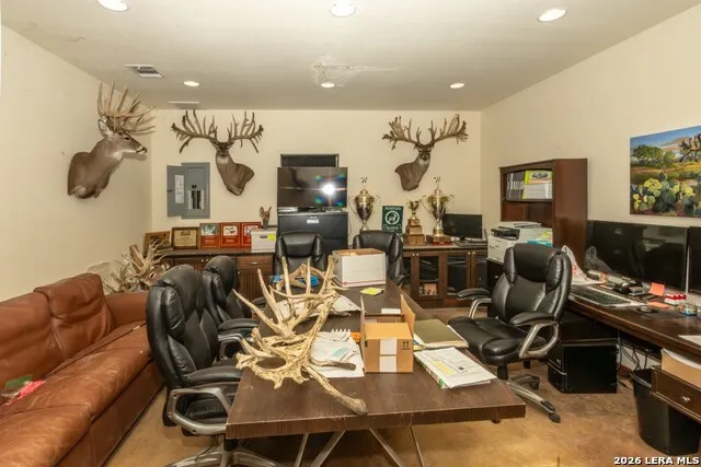 24 Sir David Ln Poteet, TX 78065