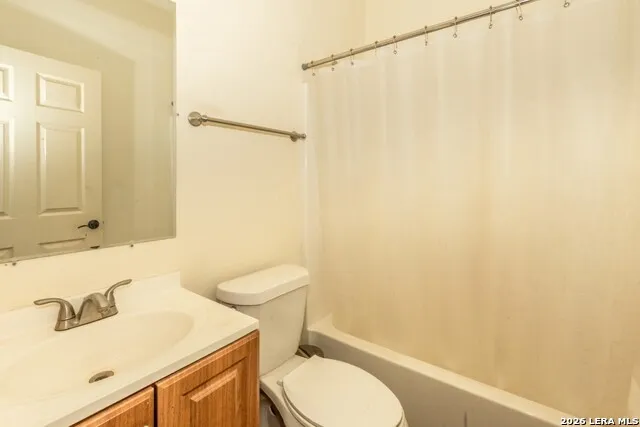 24 Sir David Ln Poteet, TX 78065