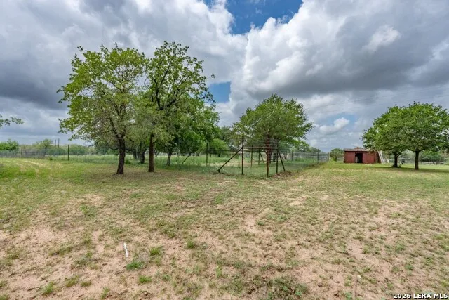24 Sir David Ln Poteet, TX 78065