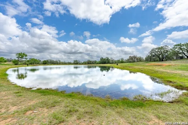 24 Sir David Ln Poteet, TX 78065