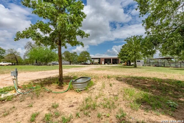 24 Sir David Ln Poteet, TX 78065
