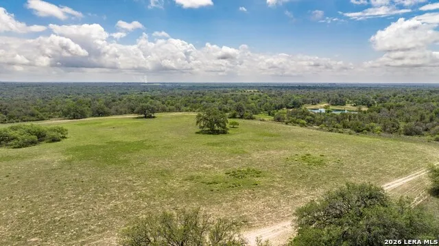 24 Sir David Ln Poteet, TX 78065