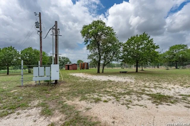 24 Sir David Ln Poteet, TX 78065