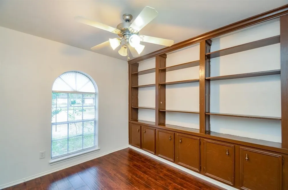 4802 Lost Oak Drive Spring, TX 77388