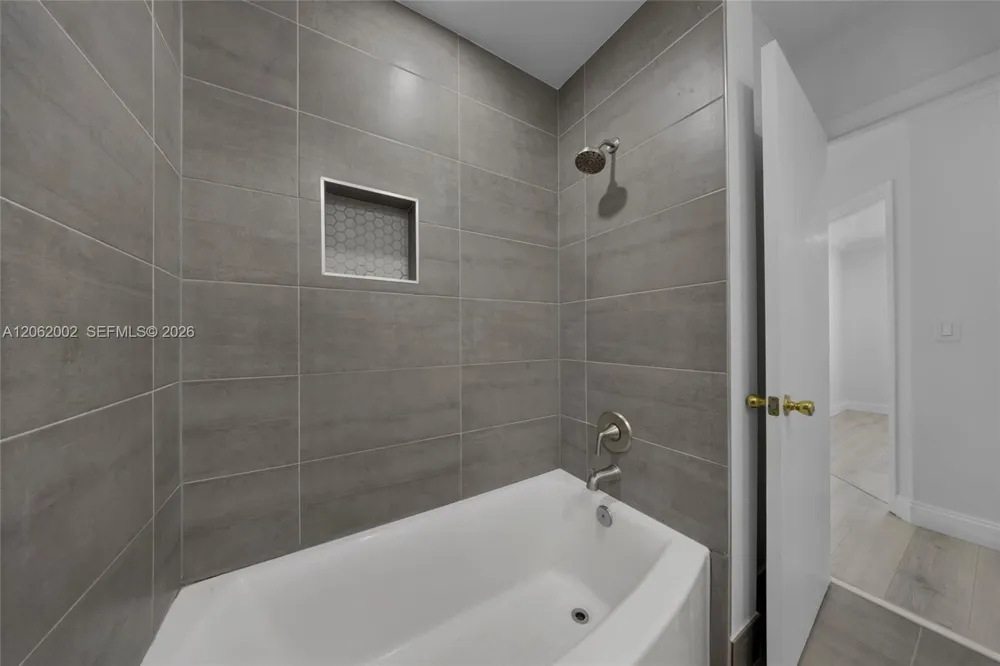 4300 NW 30th St #341 Coconut Creek, FL 33066