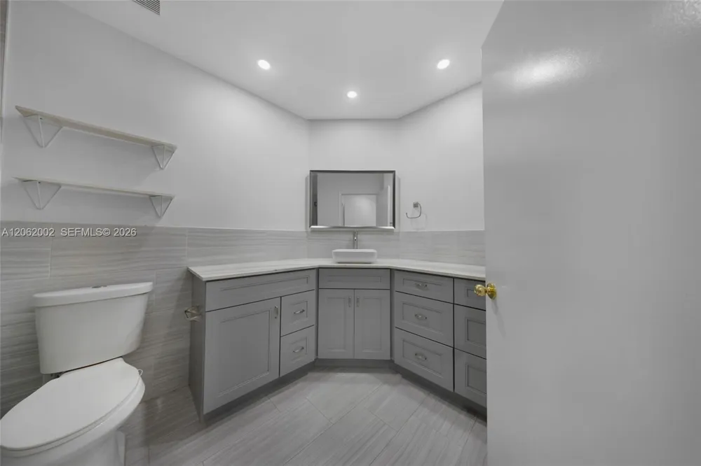 4300 NW 30th St #341 Coconut Creek, FL 33066
