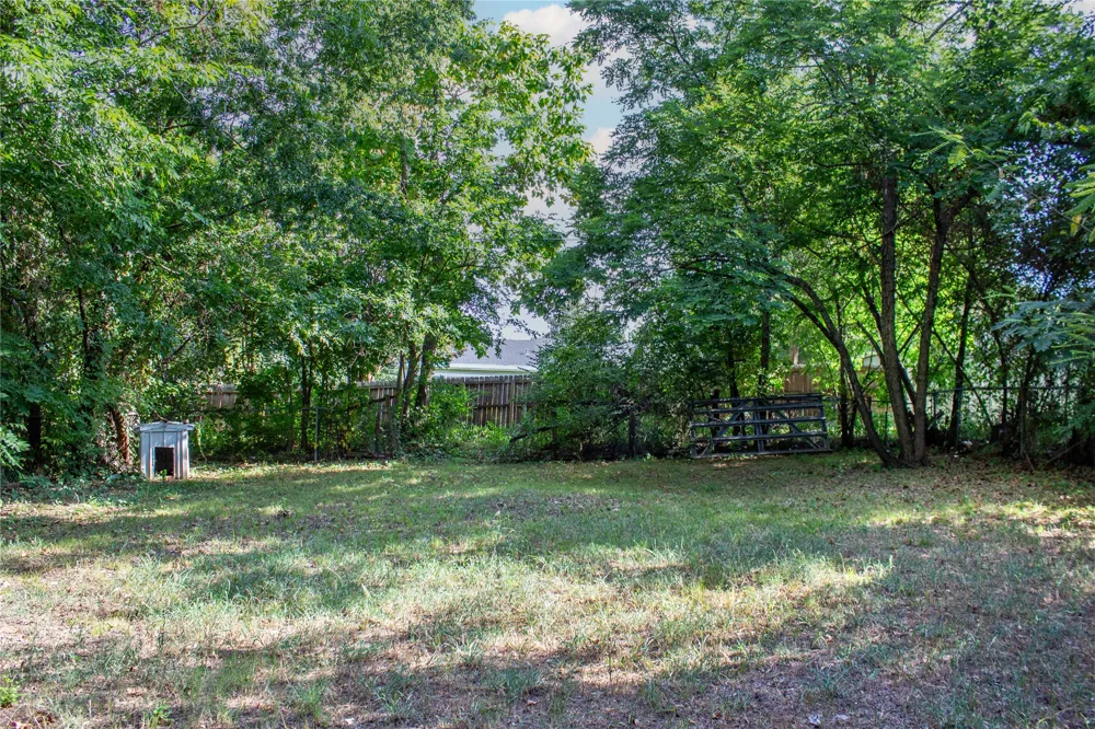 404 E Laurel Street Hugo, OK 74743