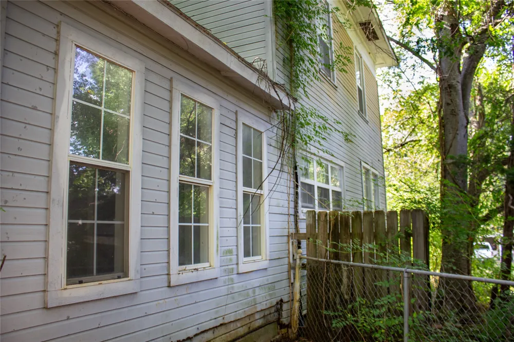 404 E Laurel Street Hugo, OK 74743