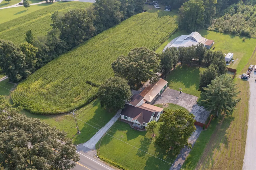 6211 Woodbury Hwy Manchester, TN 37355