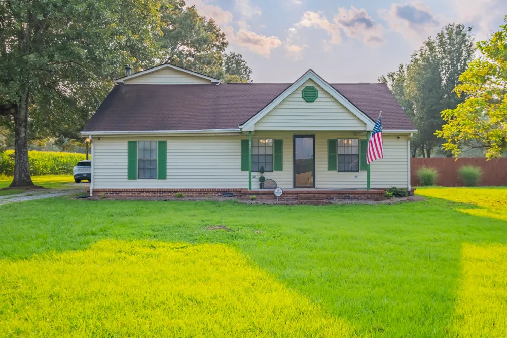 6211 Woodbury Hwy Manchester, TN 37355