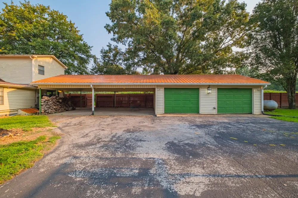 6211 Woodbury Hwy Manchester, TN 37355