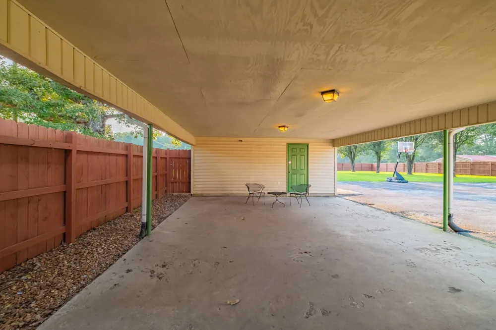 6211 Woodbury Hwy Manchester, TN 37355