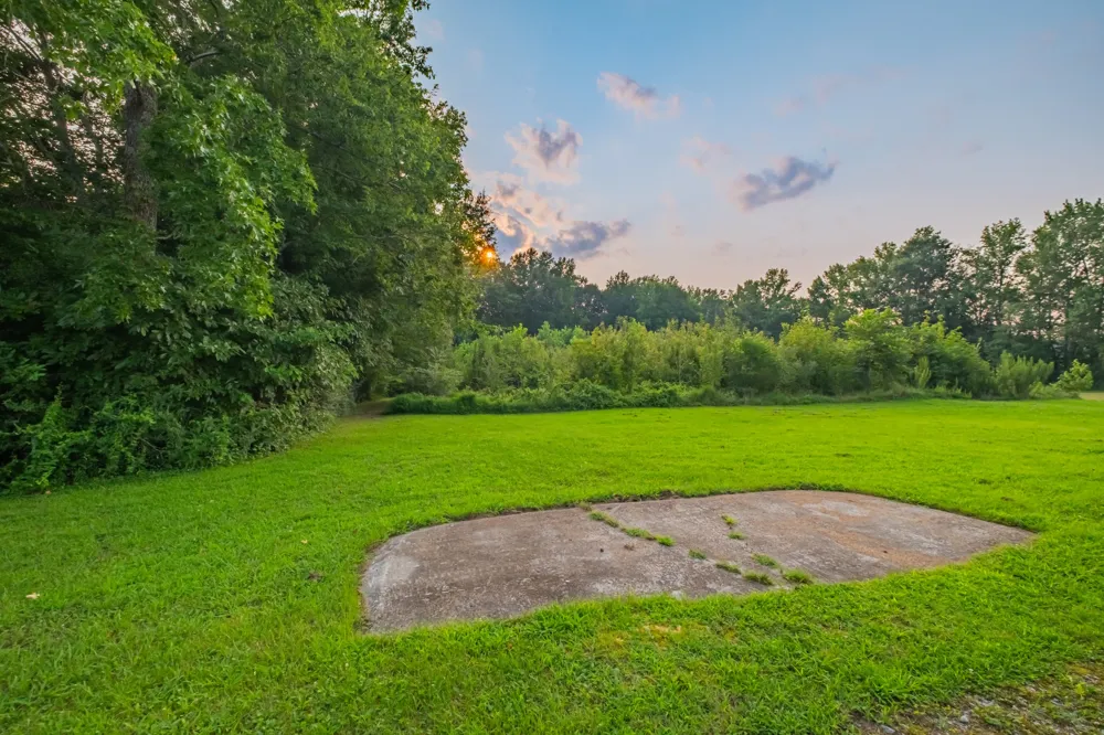 6211 Woodbury Hwy Manchester, TN 37355
