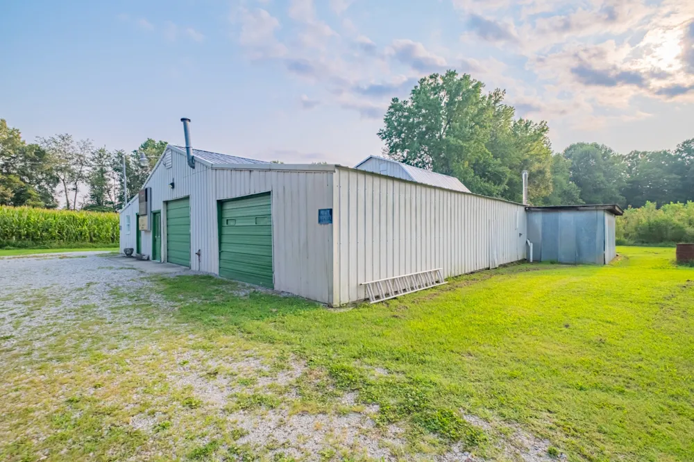 6211 Woodbury Hwy Manchester, TN 37355