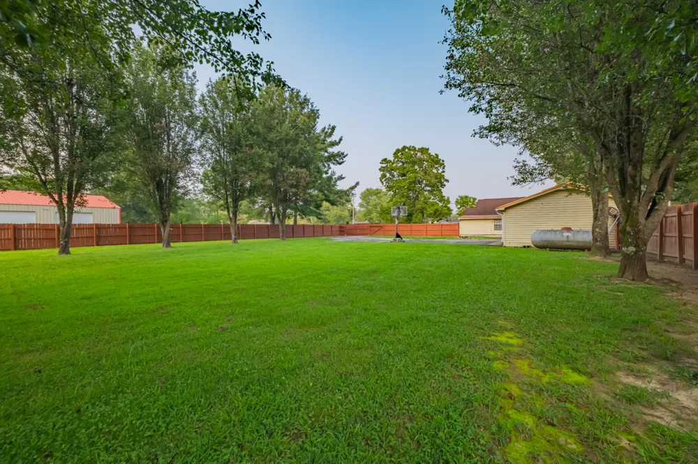 6211 Woodbury Hwy Manchester, TN 37355