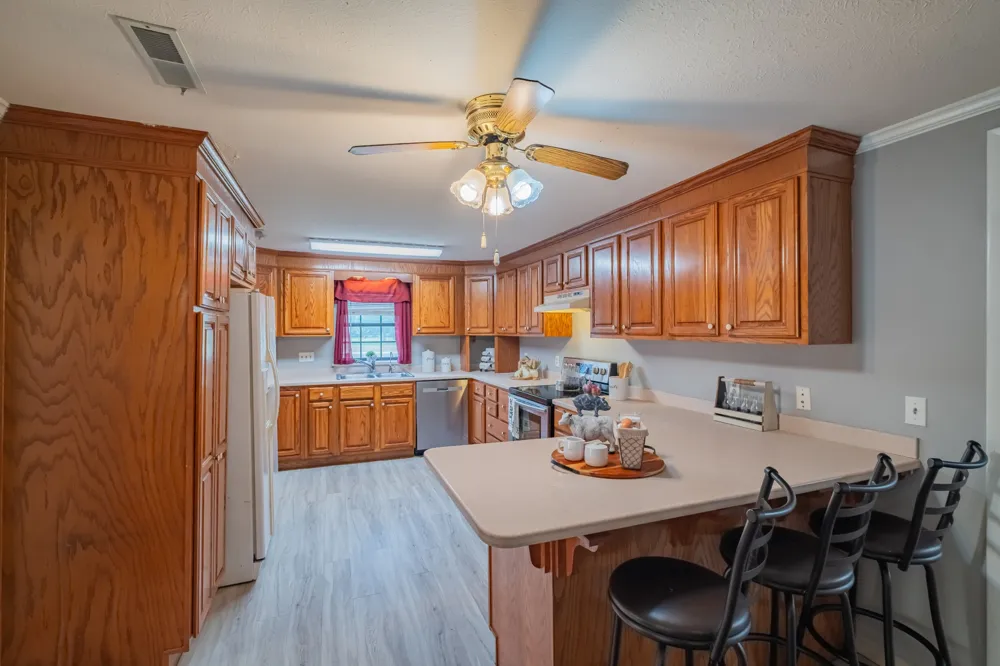 6211 Woodbury Hwy Manchester, TN 37355