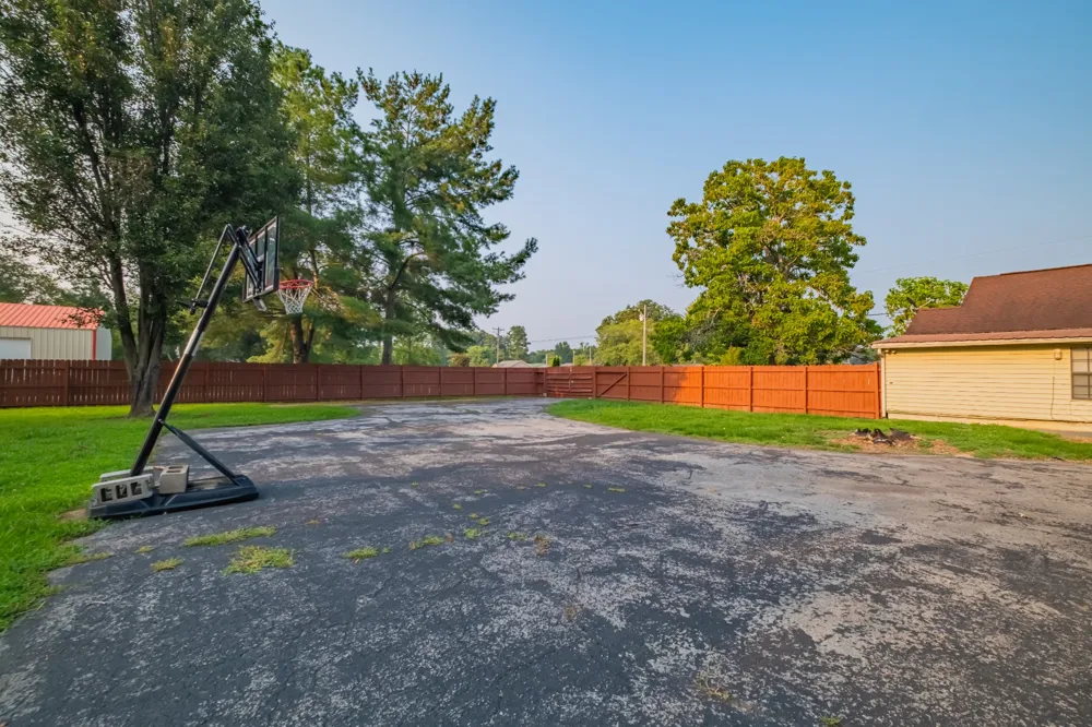 6211 Woodbury Hwy Manchester, TN 37355