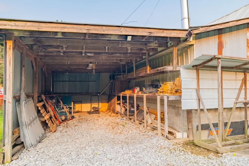 6211 Woodbury Hwy Manchester, TN 37355