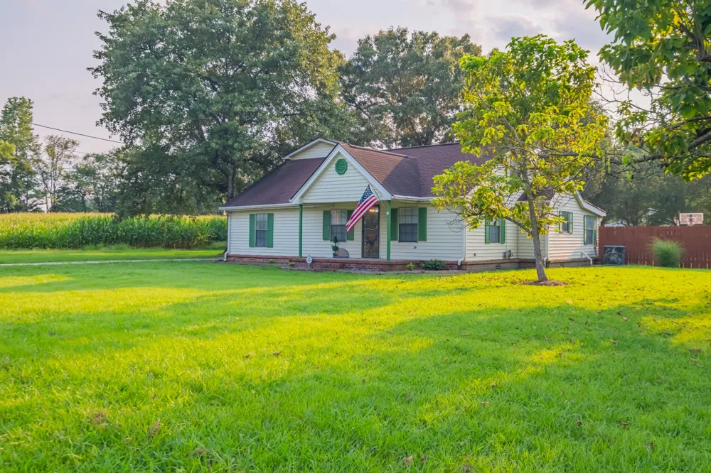 6211 Woodbury Hwy Manchester, TN 37355