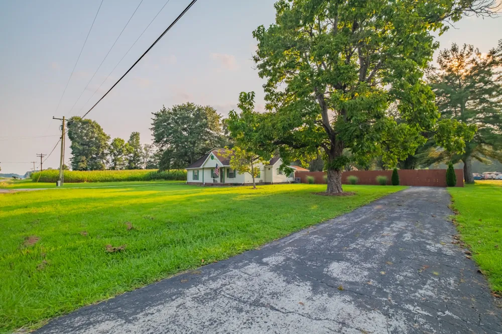 6211 Woodbury Hwy Manchester, TN 37355
