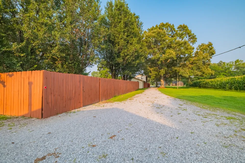 6211 Woodbury Hwy Manchester, TN 37355