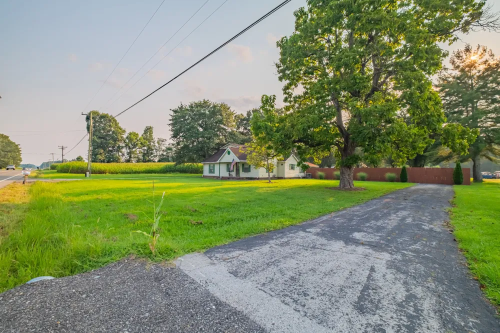 6211 Woodbury Hwy Manchester, TN 37355