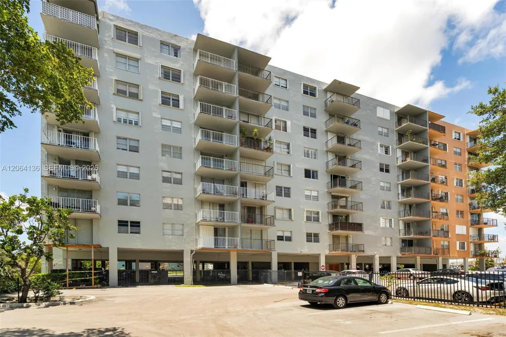 1465 NE 123rd St #416 North Miami, FL 33161