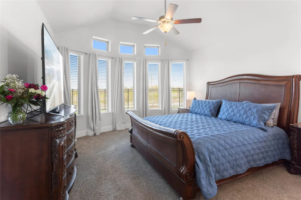 945 Goose Creek Street Webster, TX 77598