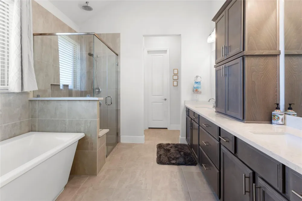 945 Goose Creek Street Webster, TX 77598