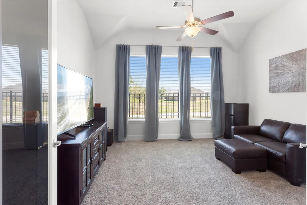 945 Goose Creek Street Webster, TX 77598