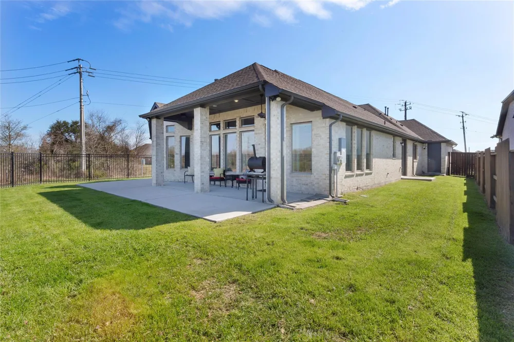 945 Goose Creek Street Webster, TX 77598