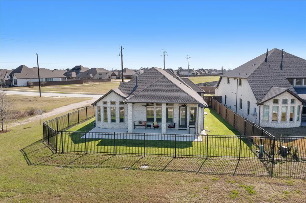 945 Goose Creek Street Webster, TX 77598