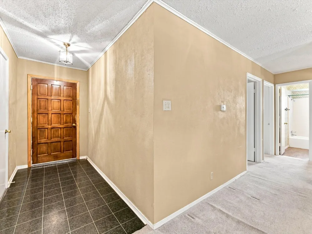 613 Cooper Street Ennis, TX 75119