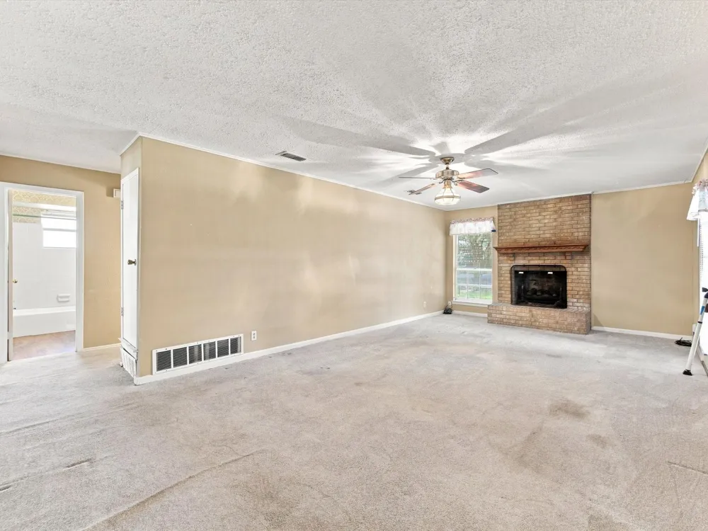 613 Cooper Street Ennis, TX 75119