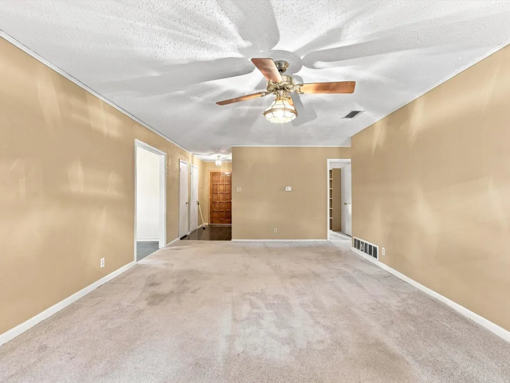613 Cooper Street Ennis, TX 75119