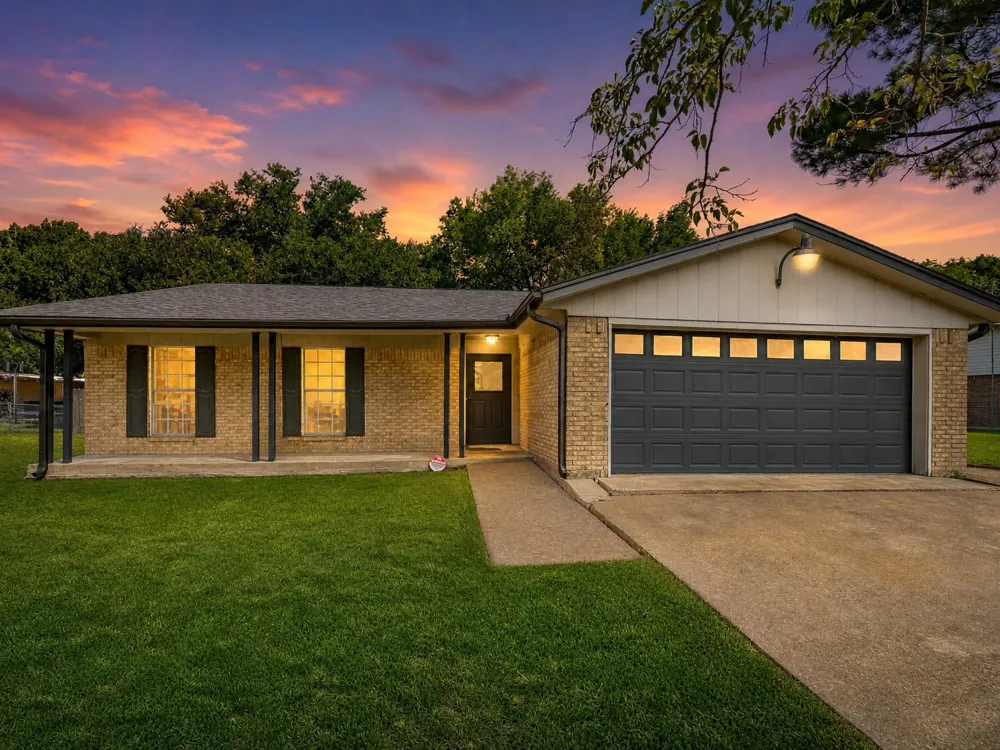 613 Cooper Street Ennis, TX 75119