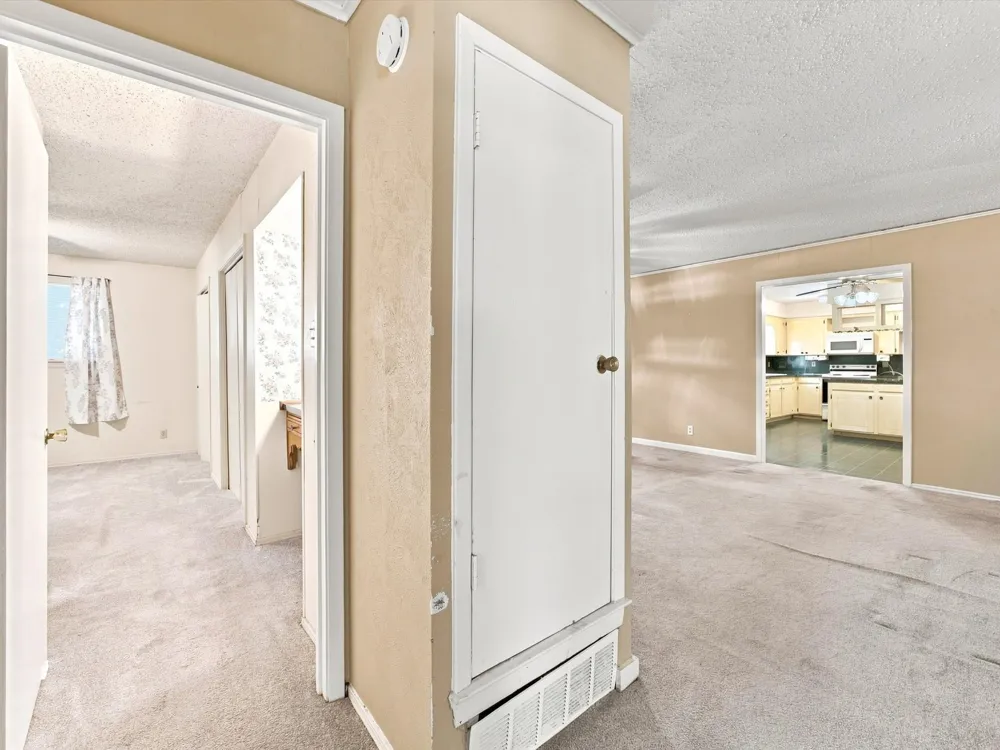 613 Cooper Street Ennis, TX 75119
